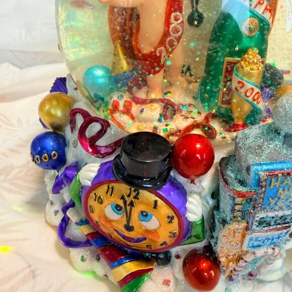 Christopher Radko Christmas Santa Heavy Snow Globe - Picture 3 of 4